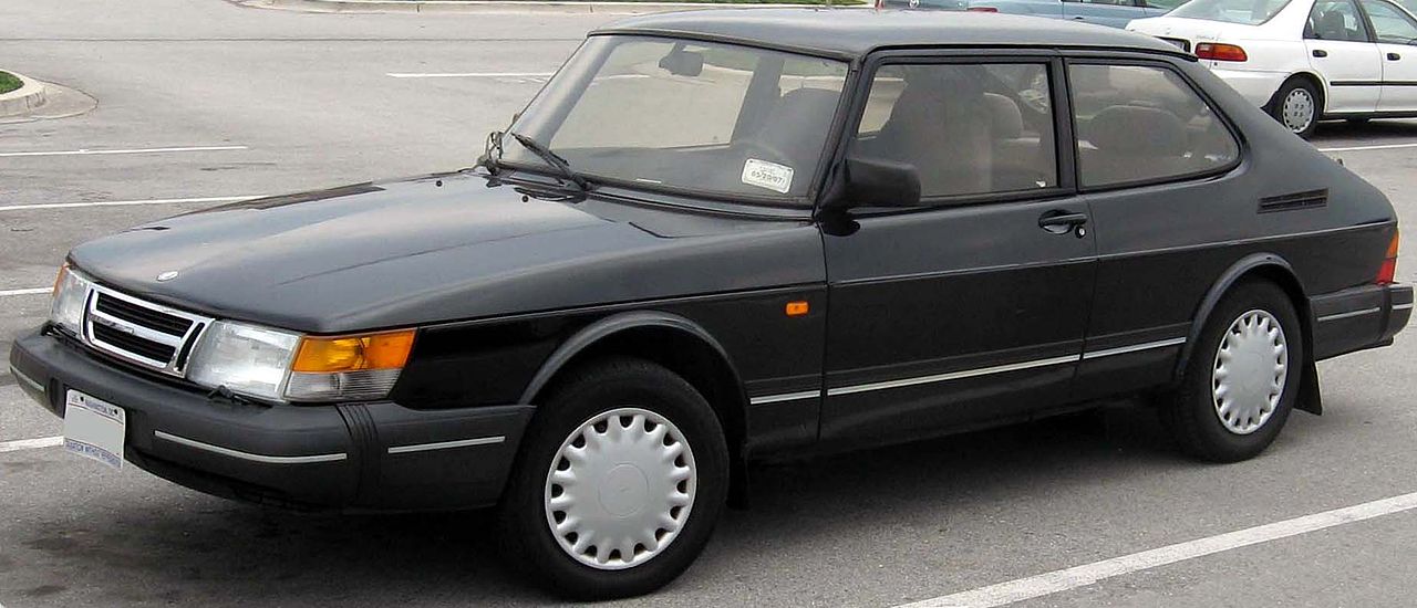 1280px-Saab-900-3door.jpg