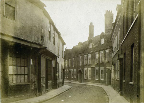 7715_2_Kings_Lynn_Queen_Street_c1909.jpg