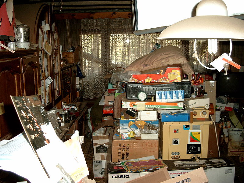 800px-Compulsive_hoarding_Apartment.jpg