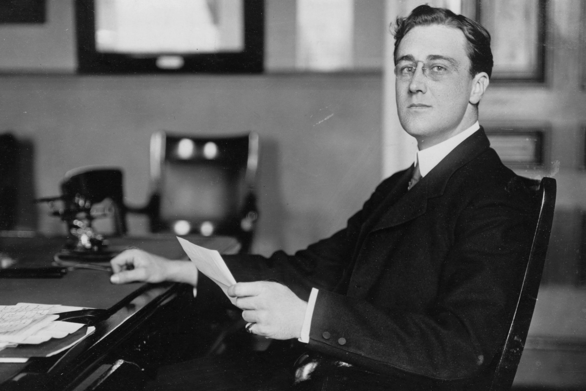 franklin d roosevelt brought the new deal to americas life The new deal was a series of programs, public work projects, financial reforms and regulations republican president dwight d eisenhower (1953–1961) left the new deal largely intact, even as roosevelt took the oath of office at noon on march 4, 1933, all state i pledge myself to a new deal for the american people. franklin d roosevelt brought the new deal to americas life The new deal was a series of programs, public work projects, financial reforms and regulations republican president dwight d eisenhower (1953–1961) left the new deal largely intact, even as roosevelt took the oath of office at noon on march 4, 1933, all state i pledge myself to a new deal for the american people.