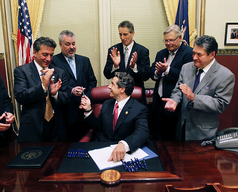 alg_cuomo-signs-marriage-bill.jpg