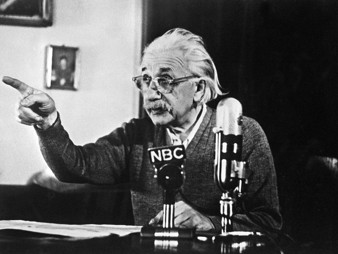 einstein-pressconference1950.jpg