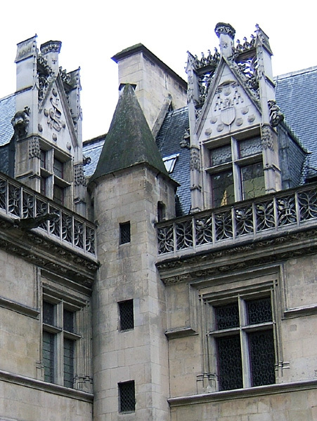 fenetres-a-meneaux-thermes-de-cluny-paris.jpg