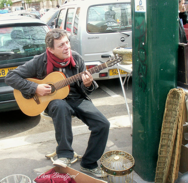 guitar_player_at_vanves.jpg