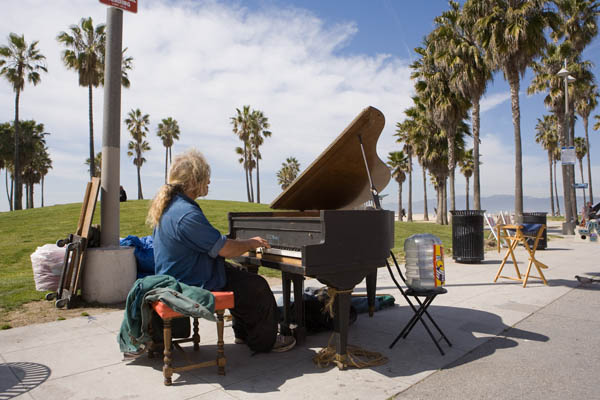 piano_venice-beach_600px_1084.jpg